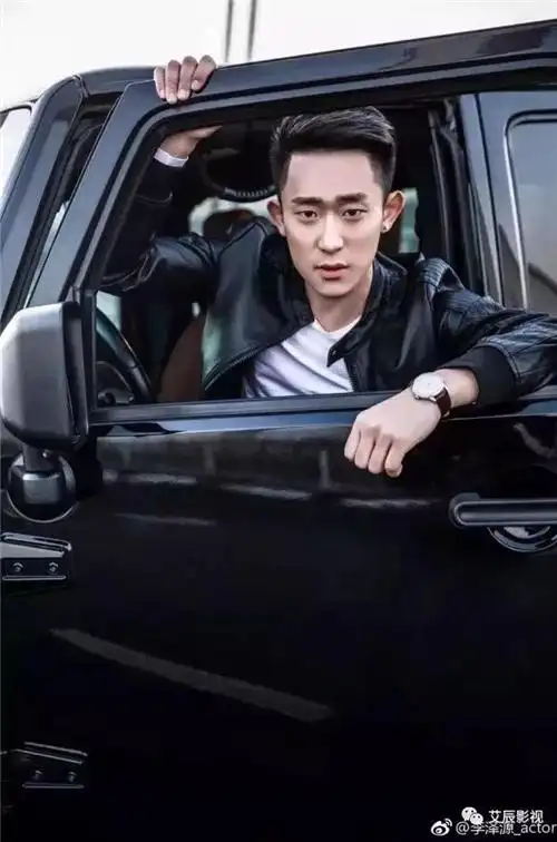 艾辰影视学员李泽源出演电影《龙兄虎弟之老铁别跑》,4月3日优酷首播