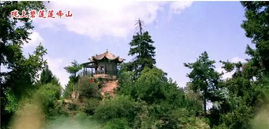 莲峰山是一处宗教胜地,汉唐以来,石窟四布,庙宇辉煌,至元明时达到鼎盛