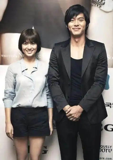 7月30号晚上,网络忽然爆出#玄彬宋慧乔#复合的新闻,出处是有网友拍到