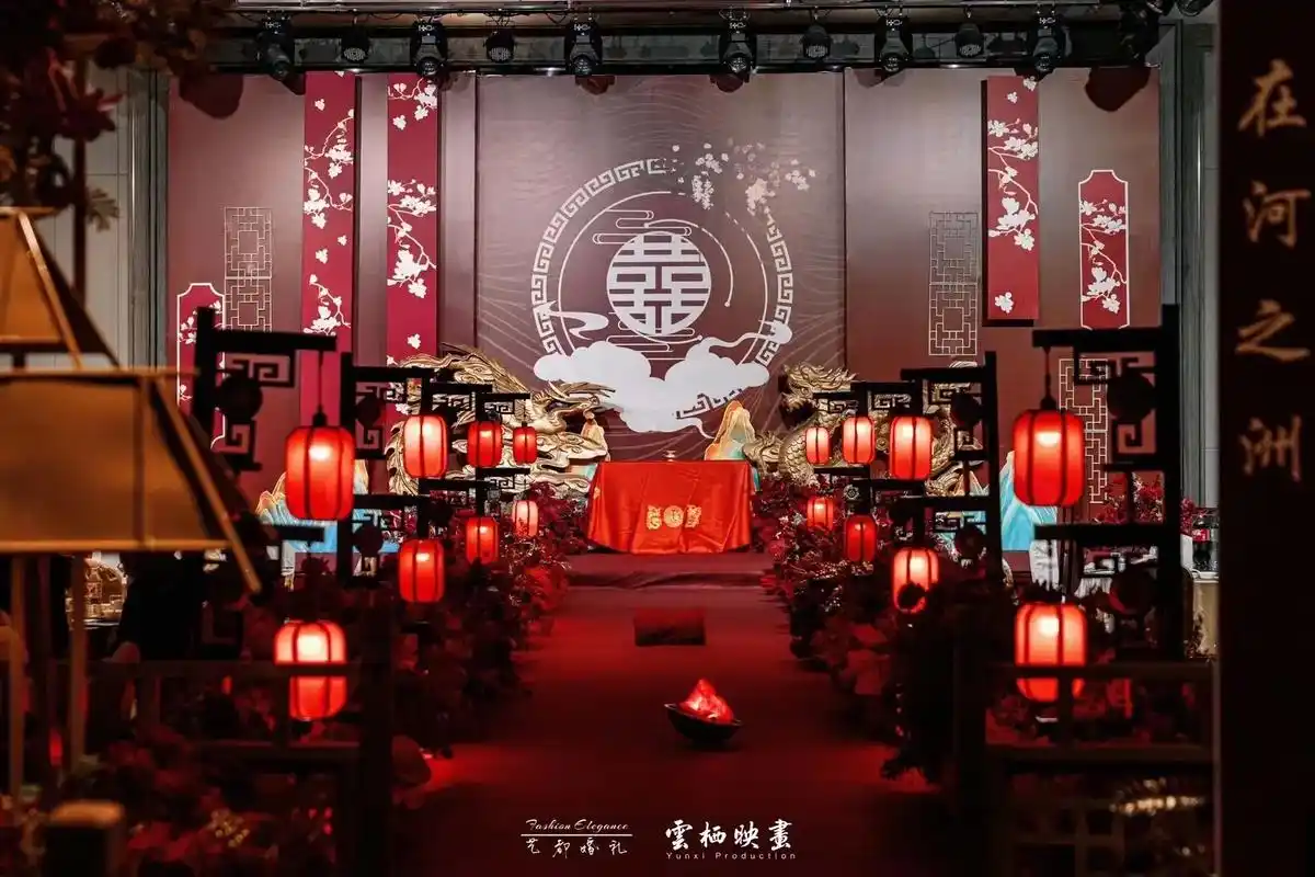 月圆花好,欣之燕尔 古典之美的中式婚礼现在已是新人们的首选  透露出