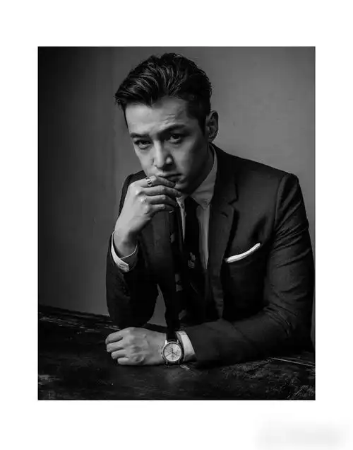 [消息]胡歌黑白大片曝光 已无法单纯用帅来形容