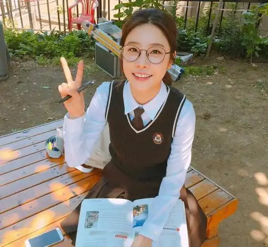 韩国人有多爱化妆:11岁女生有自己的化妆品,小学生曾化妆