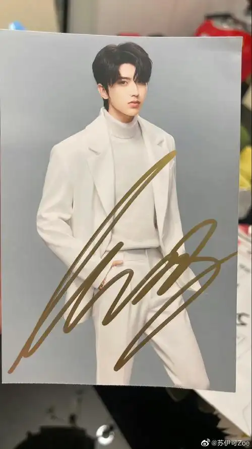 蔡徐坤超话,#蔡徐坤沸腾校园#存 最近收集的一些签名照@蔡徐坤#奔跑吧