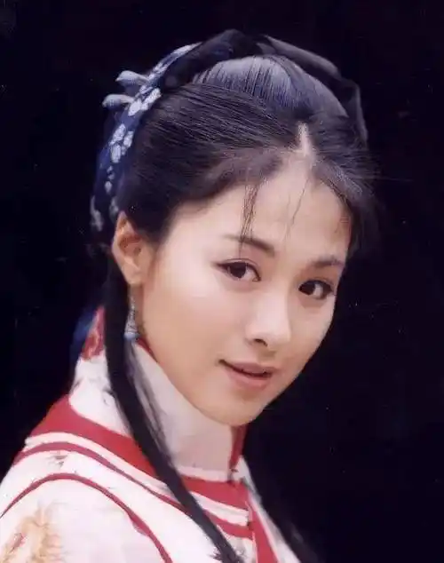 东北"宋慧乔",成熟美艳,古装封神,连孕照都丰满迷人_沈傲君_章子怡