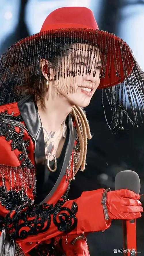 看到这组照片再次get到华晨宇的帅气,又有成熟男人的魅力,又不失清爽