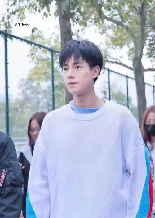 第二位:胡一天【个人身高188cm】高伟光的五官相当深邃,就是人们口中