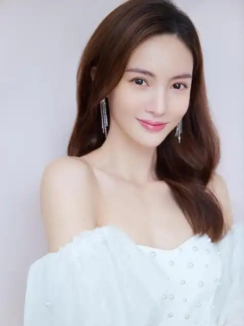 金晨12年前原来长这样!天庭饱满地阁方圆,和现在完全不像一个人