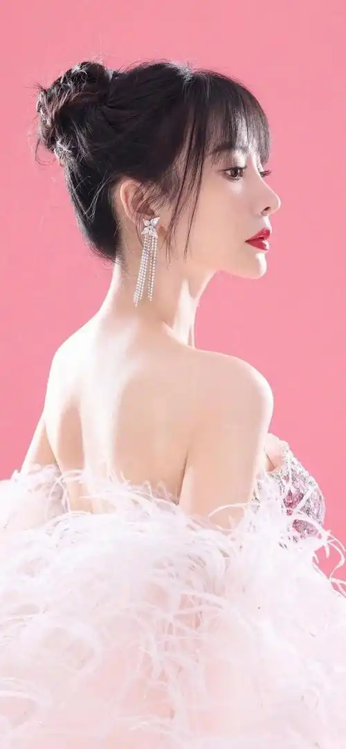 不一样的柳岩独家写真壁纸换个角度看女神