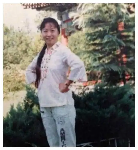 "丑娘"张少华自称年轻时是校花,看到她当年的照片,被惊艳到了
