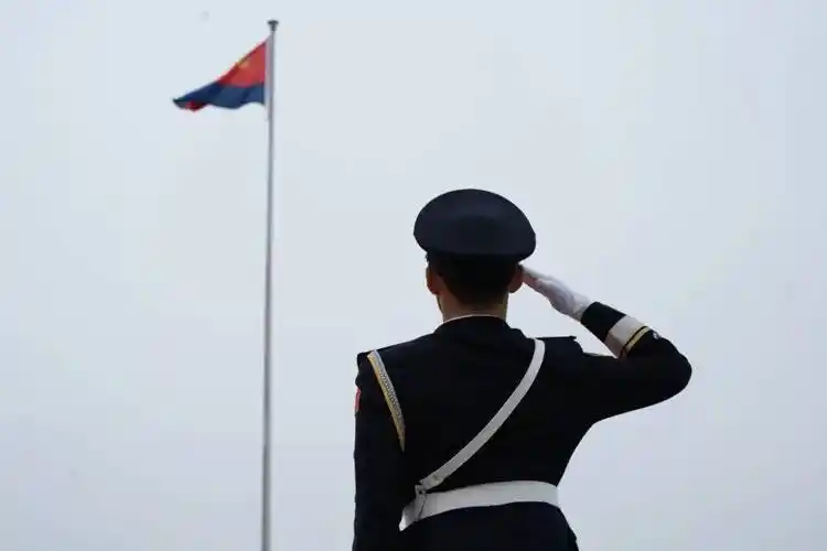 向警旗宣誓,我光荣,我自豪!