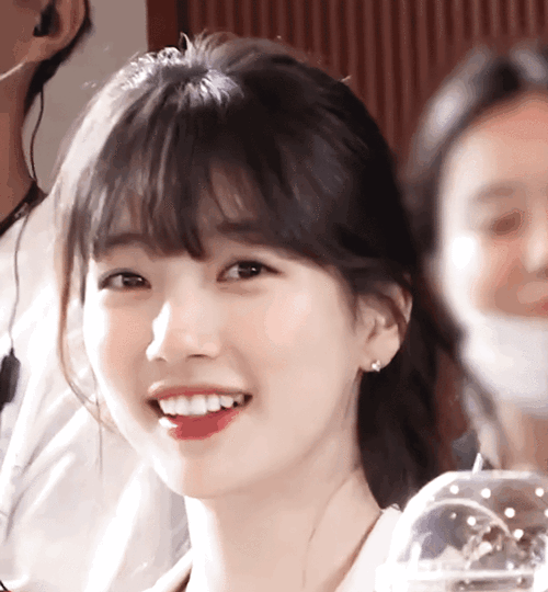 她在50亿豪宅里躺平了:30岁最大的烦恼是,单身又有钱|裴秀智_新浪新闻