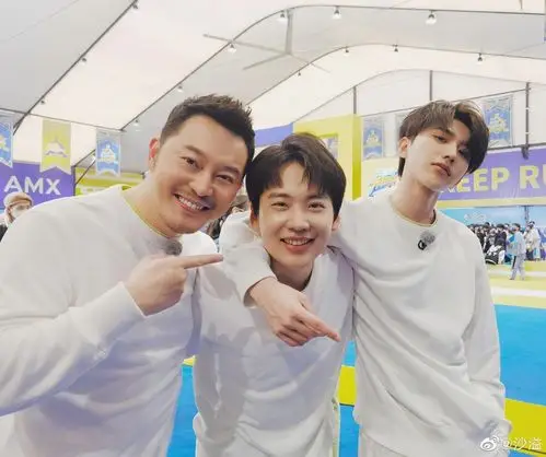 沙郭蔡合体沙溢晒与郭麒麟蔡徐坤合照引人期待