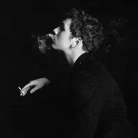 带子吸烟情侣头像黑色