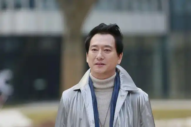 张恒兄弟再放郑爽猛料,称阴阳合同已准备就绪,网友称:下手太狠