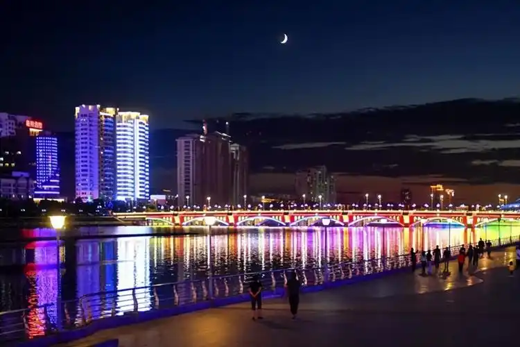 镜观吉林流光溢彩夜延吉