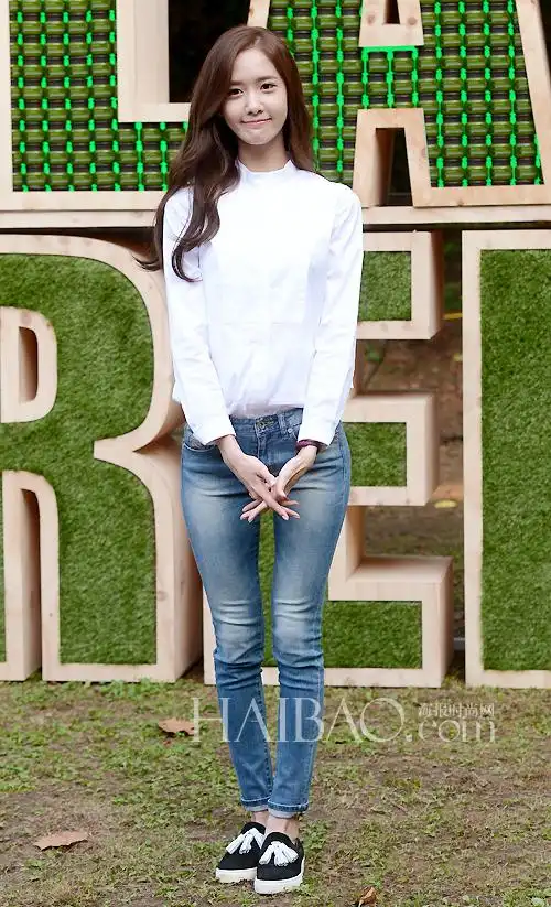 少女时代组合成员林允儿亮相悦诗风吟 (innisfree) 举办的play green