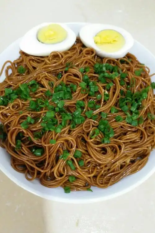 雨落云海做的葱油拌面(快手简单,美味无敌)