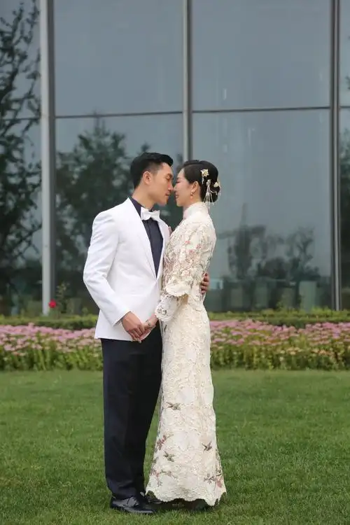 李晓霞今日大婚 穿中式礼服大气端庄_哔哩哔哩 (゜-゜)つロ 干杯