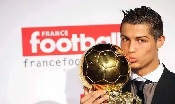 评欧洲top100球星:c罗夺冠,克罗斯排名遭质疑_榜单_足球运动员_世界杯