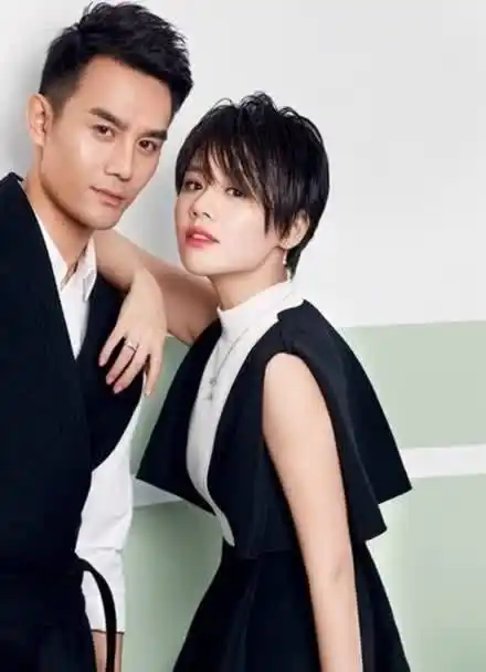 王凯马思纯暧昧登杂志封面