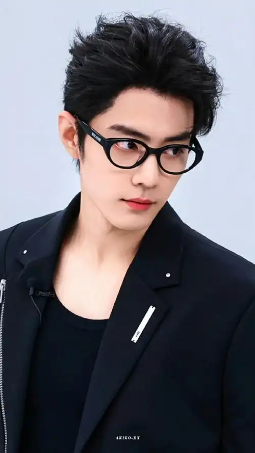 肖战#突击检查,看看你们手机里最新保存的肖战美图