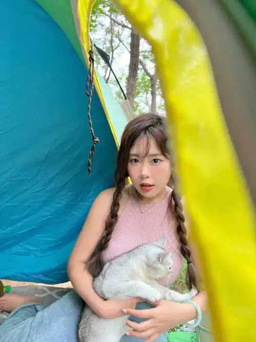 支起帐篷像小时候过家家一样