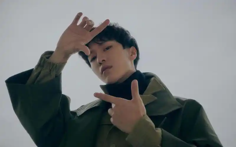 冷峻少年范丞丞帅气休闲干净迷人写真,高清壁纸图片,大陆明星-回车桌