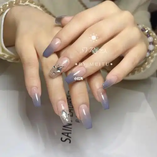 温柔渐变美甲耐看百搭时尚款