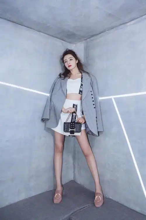 麦迪娜性感时尚写真