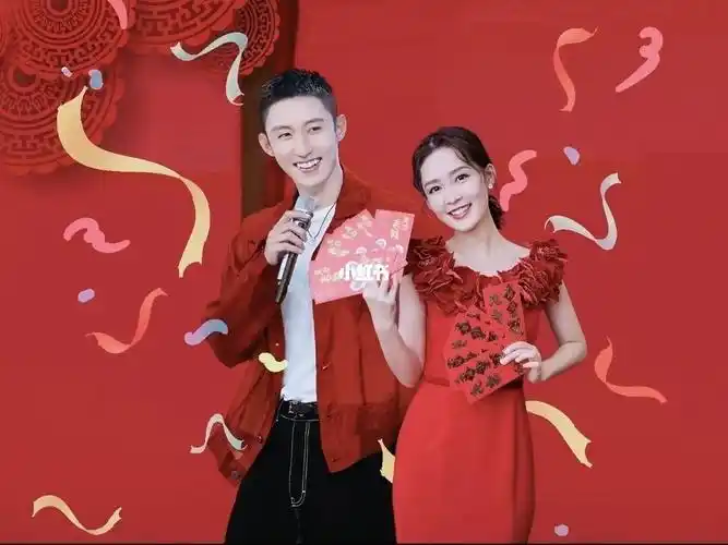 黄景瑜李沁同台唱歌来喽配一脸