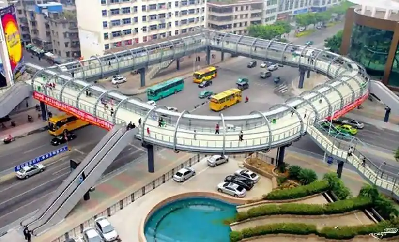 看到惠州市的"天悦人行天桥"靓,惠州街景部分拍