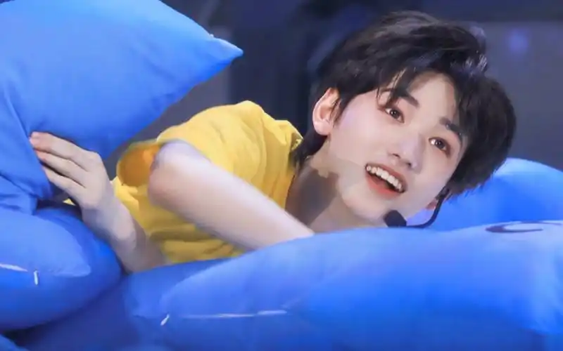 【宋亚轩】说好的17开始专心帅气呢?怎么还是这么可爱!