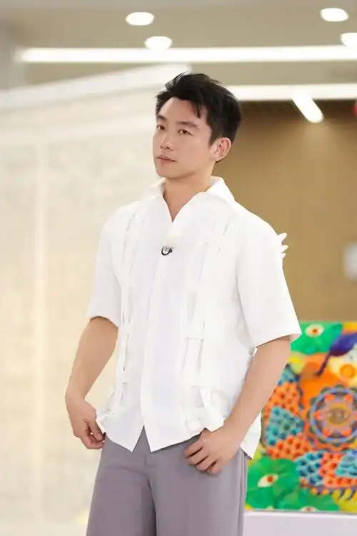 96 锁定今晚20:20 浙江卫视#奔跑吧#,看恺boss@郑恺笑傲艺术场