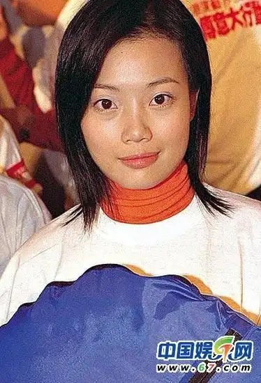 娱乐资讯 >> 正文 容祖儿刚出道的模样相信大家都有见过,实在不敢恭维