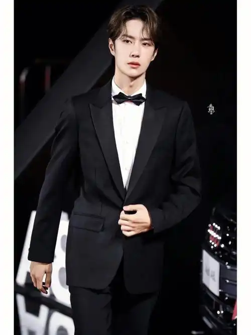 王一博的西装红毯