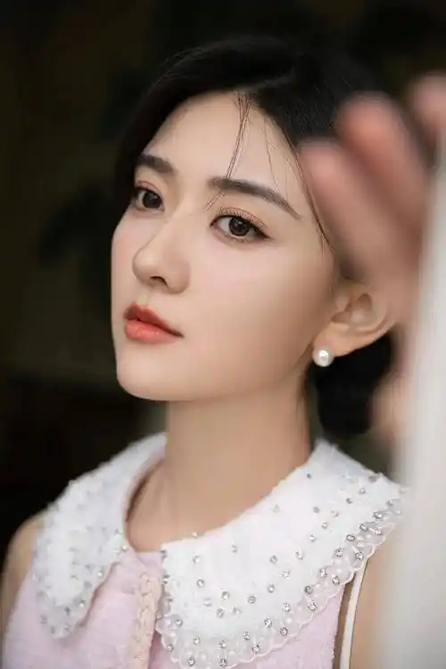 女星梁洁写真合集:甜美靓丽,秀丽可人