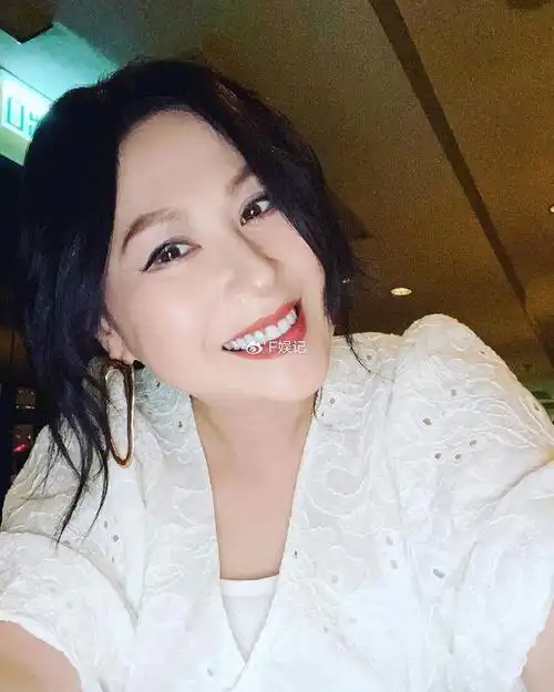 江欣燕56岁生日与妈妈开心度过晒温馨合影母女俩关系曾很恶劣