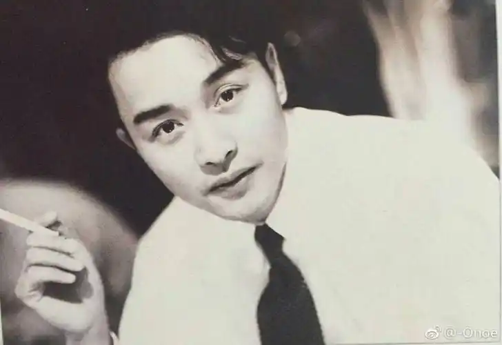 有张国荣高清电脑壁纸嘛