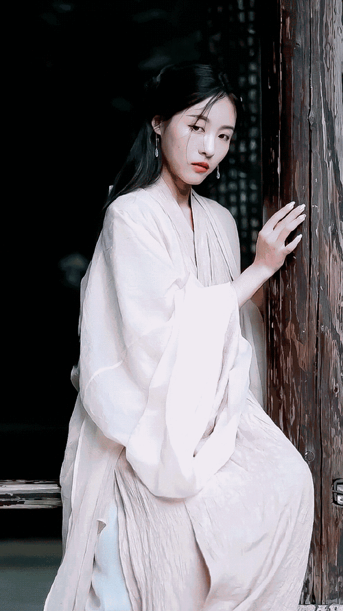 孙芮单飞周年古风大片#一直都觉得孙芮很适合古装,和她的性格反差