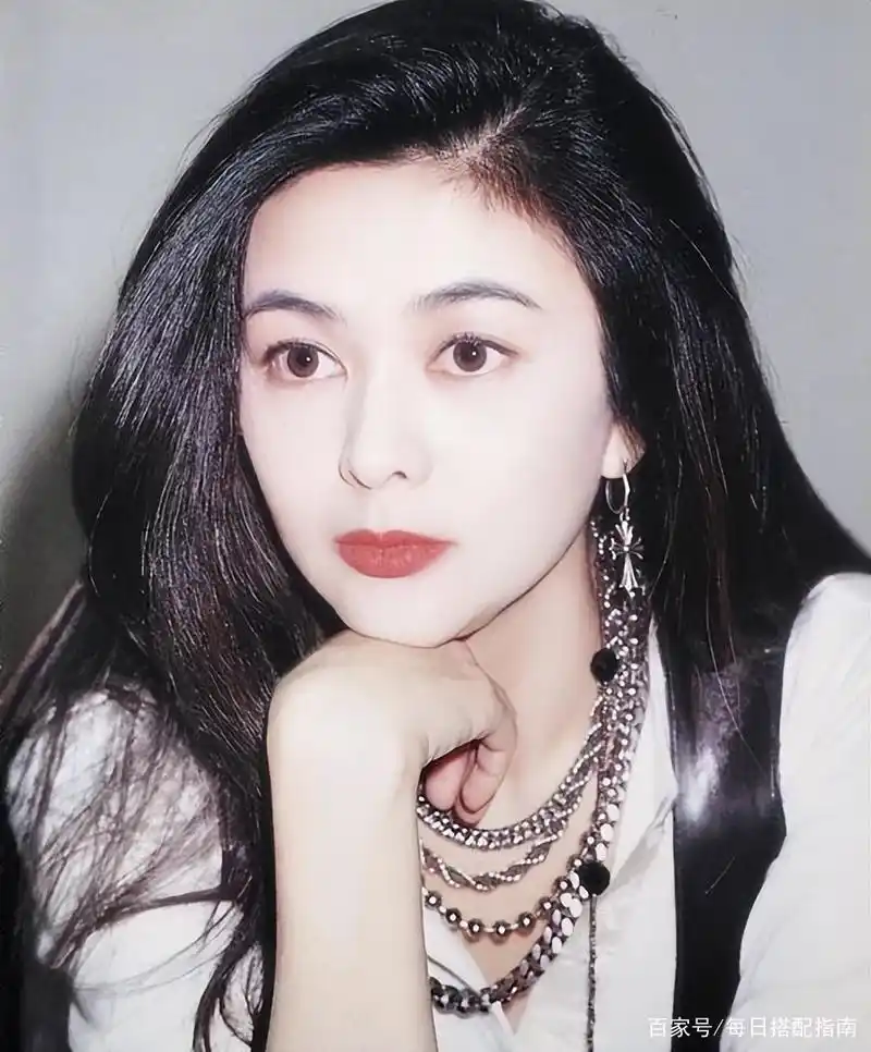 美得像"洋娃娃"的关之琳,巅峰时期到底有多好看?