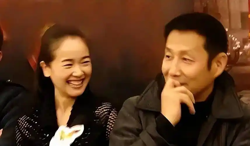 娶央视主持人为妻,女儿嫁肖战经纪人: 30年光环共度