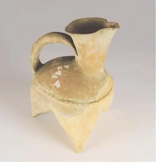 大汶口文化晚期的夹砂红陶鬹