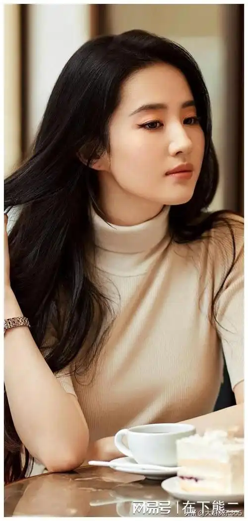刘亦菲:清纯甜美,气质优雅