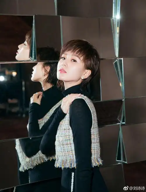 刘诗诗的一款鲻鱼头短发,时髦减龄又清甜,清新脱俗美得精致