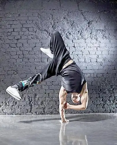 街舞的帅哥图片