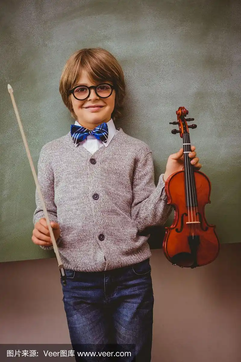 注视镜头,男孩,可爱的,拿着,小提琴