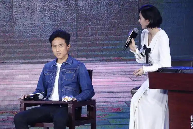 刘诗诗短发清新长裙文艺 与邓超互相测谎