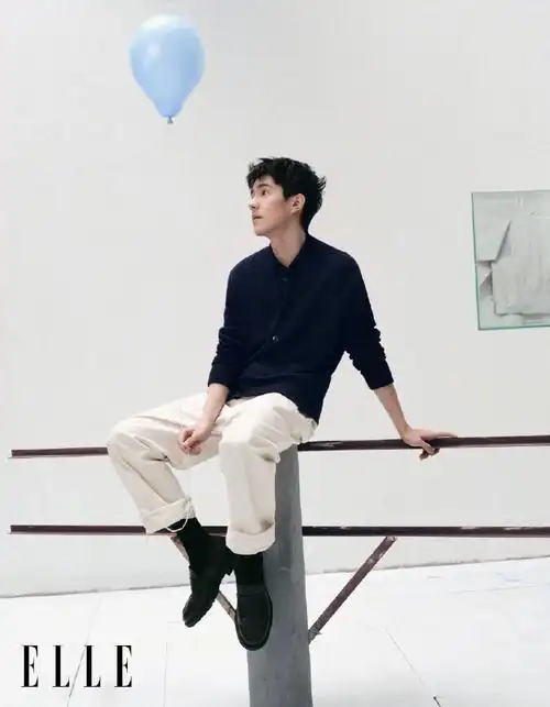刘昊然elle5月刊封面##刘昊然手臂线条好明显