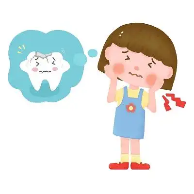 可爱的小女孩露出她破碎的乳牙微笑的小女孩微笑的小孩笑脸笑容嘴巴嘴