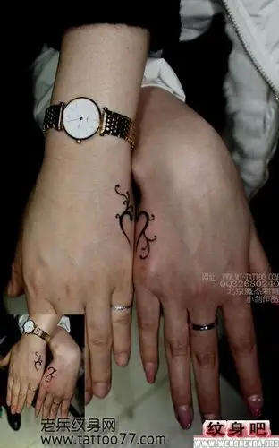 手部心型情侣纹身作品